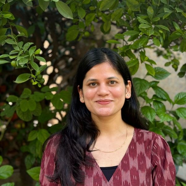 Ambreen outside in front of a tree