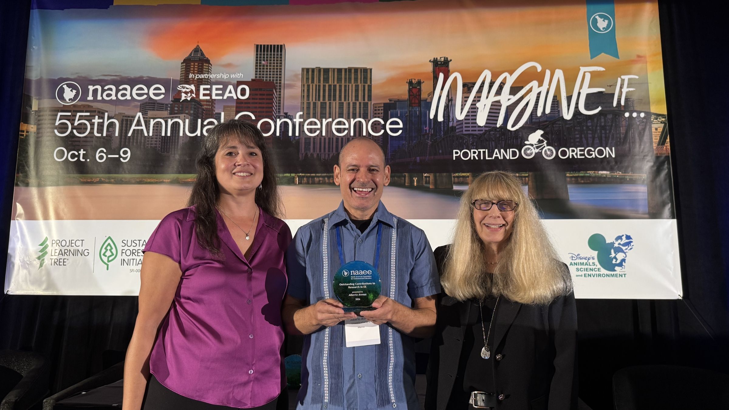 Alberto Arenas accepts his award at NAAEE 2026.