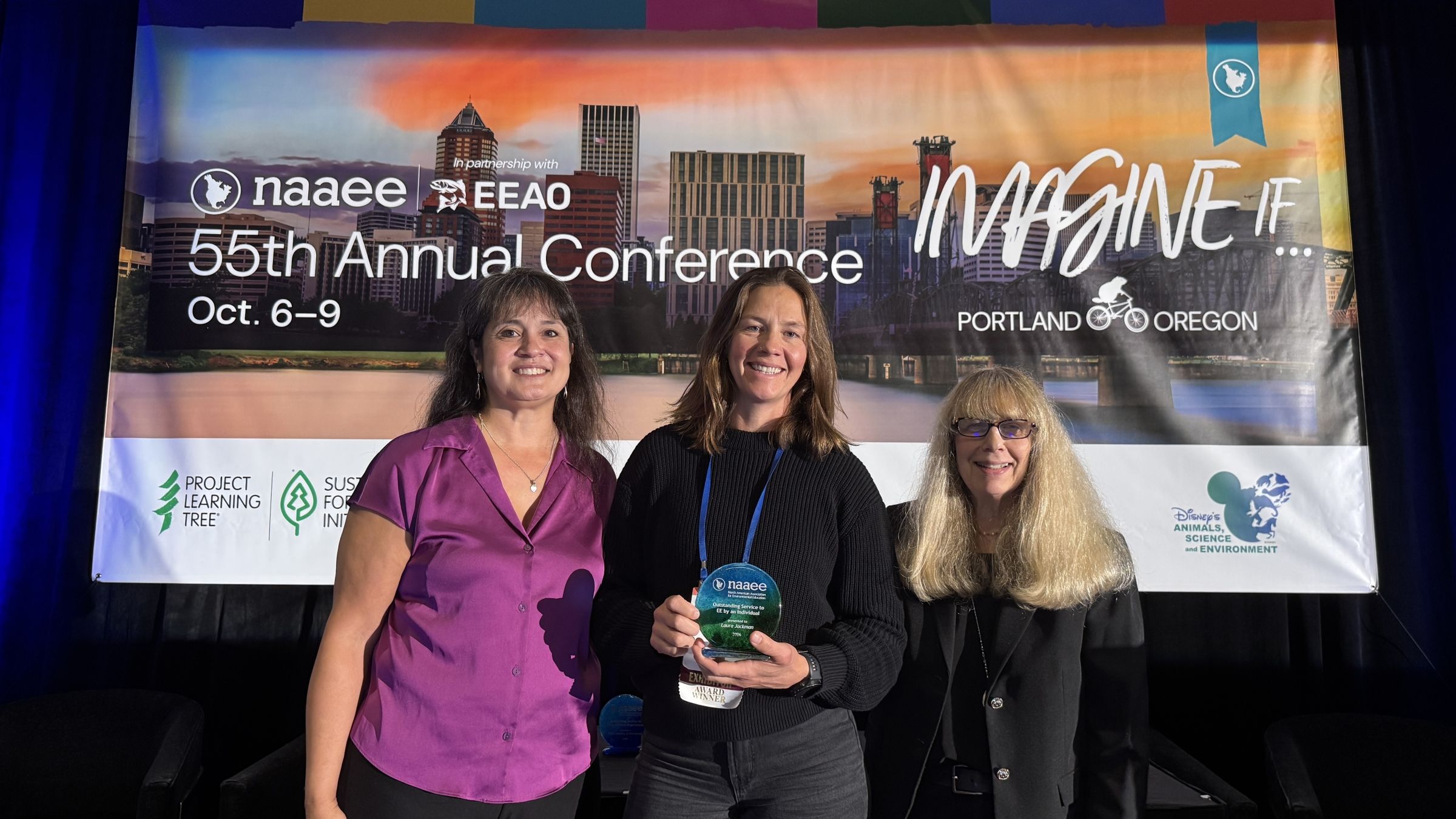 Laura accepts her award at NAAEE 2026!
