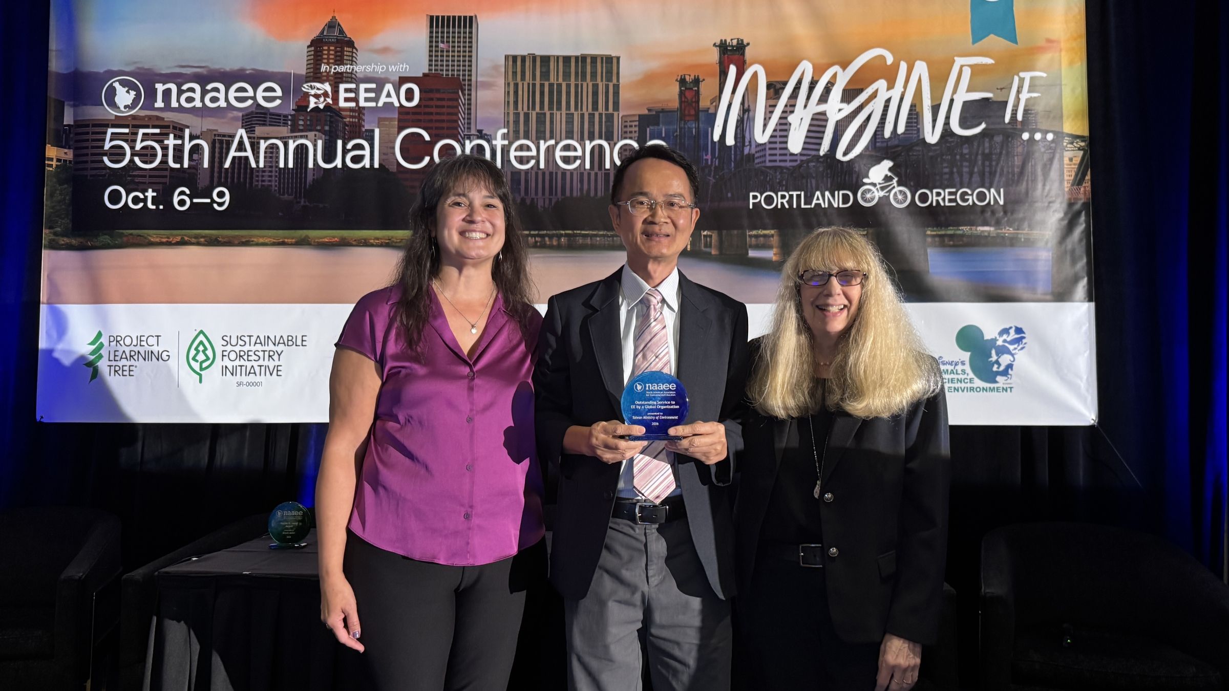 The Taiwan Ministry of the Environment accepts their award at NAAEE 2026.