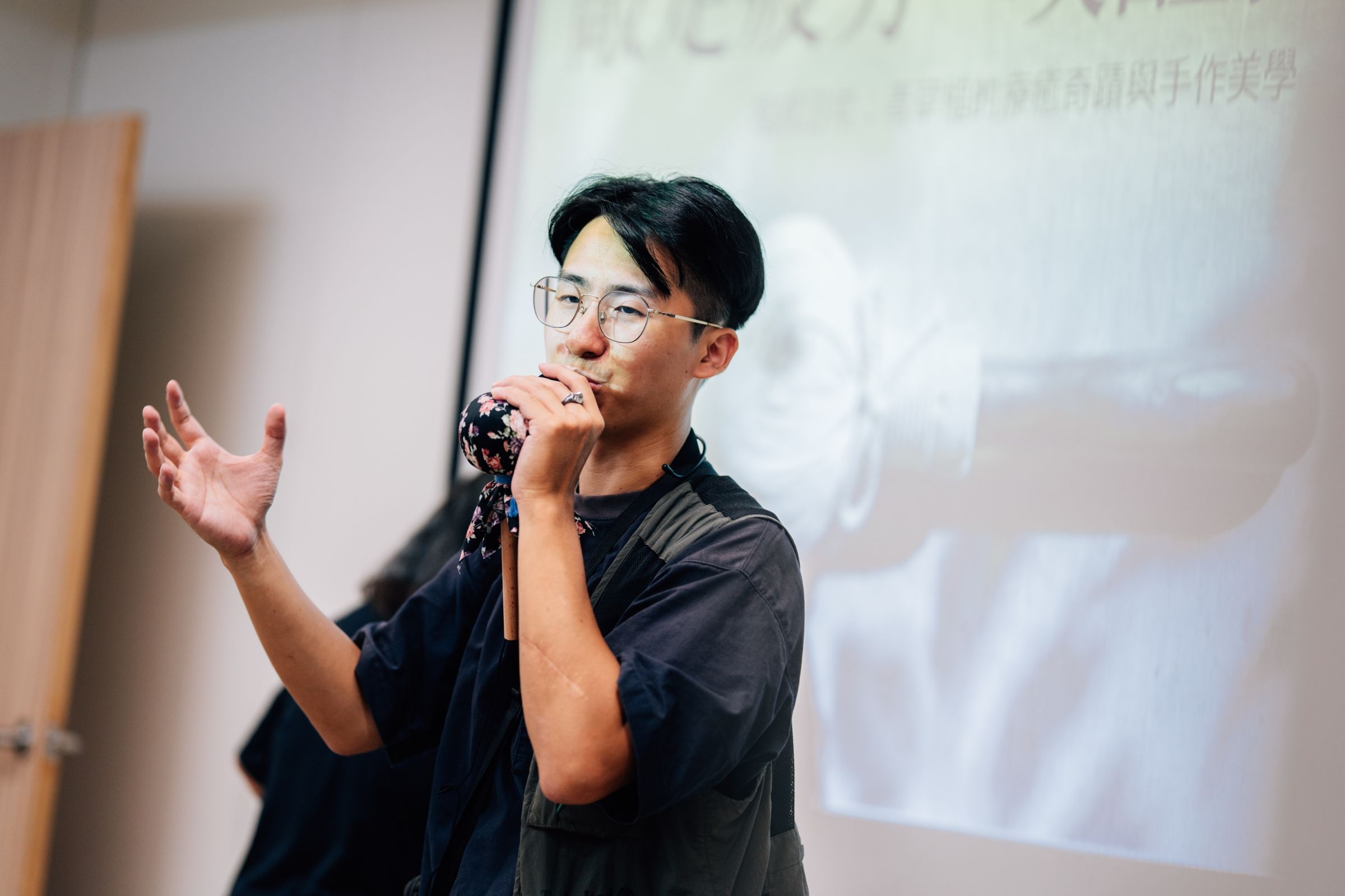 Yan-Da speaking into a microphone